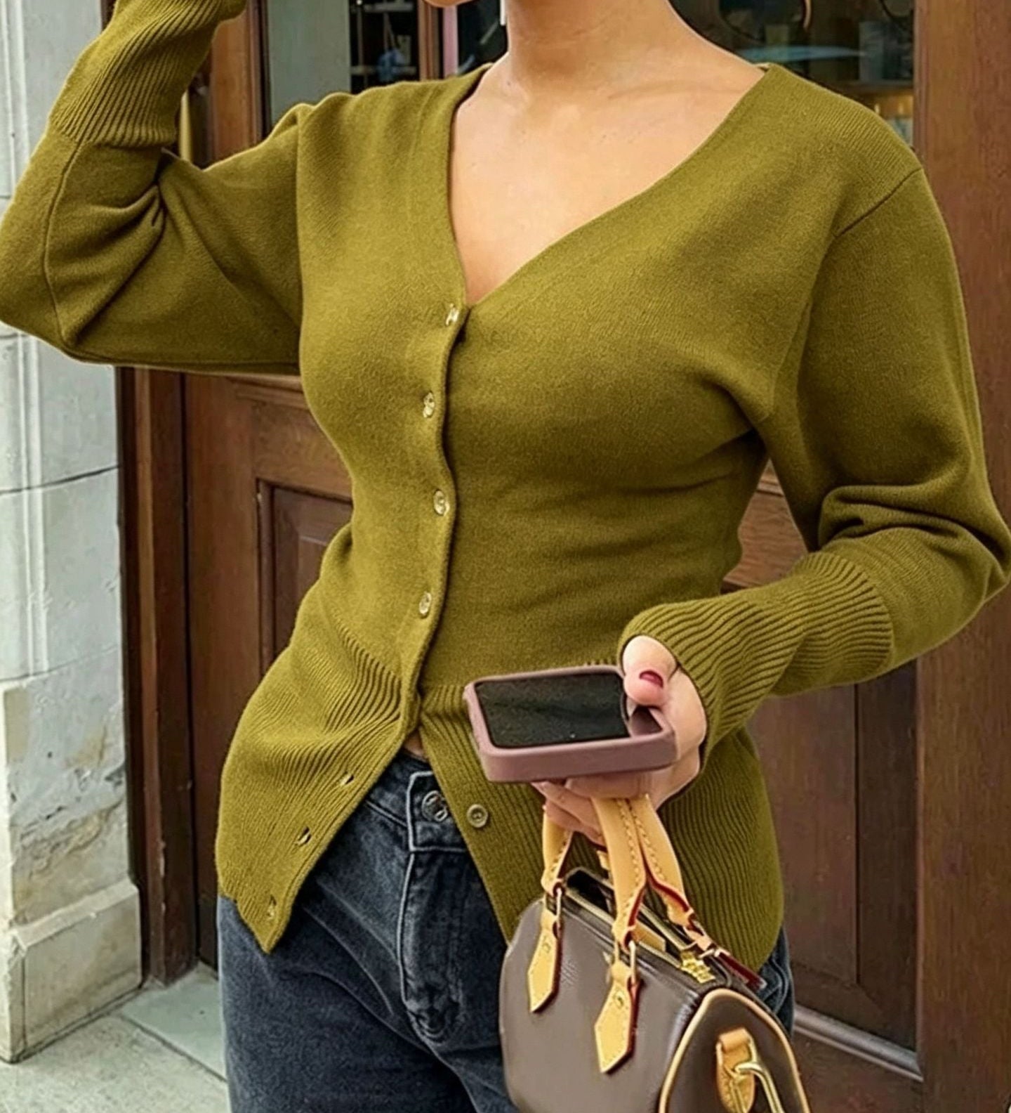 Women's V-neck knitted top - Fitted and soft