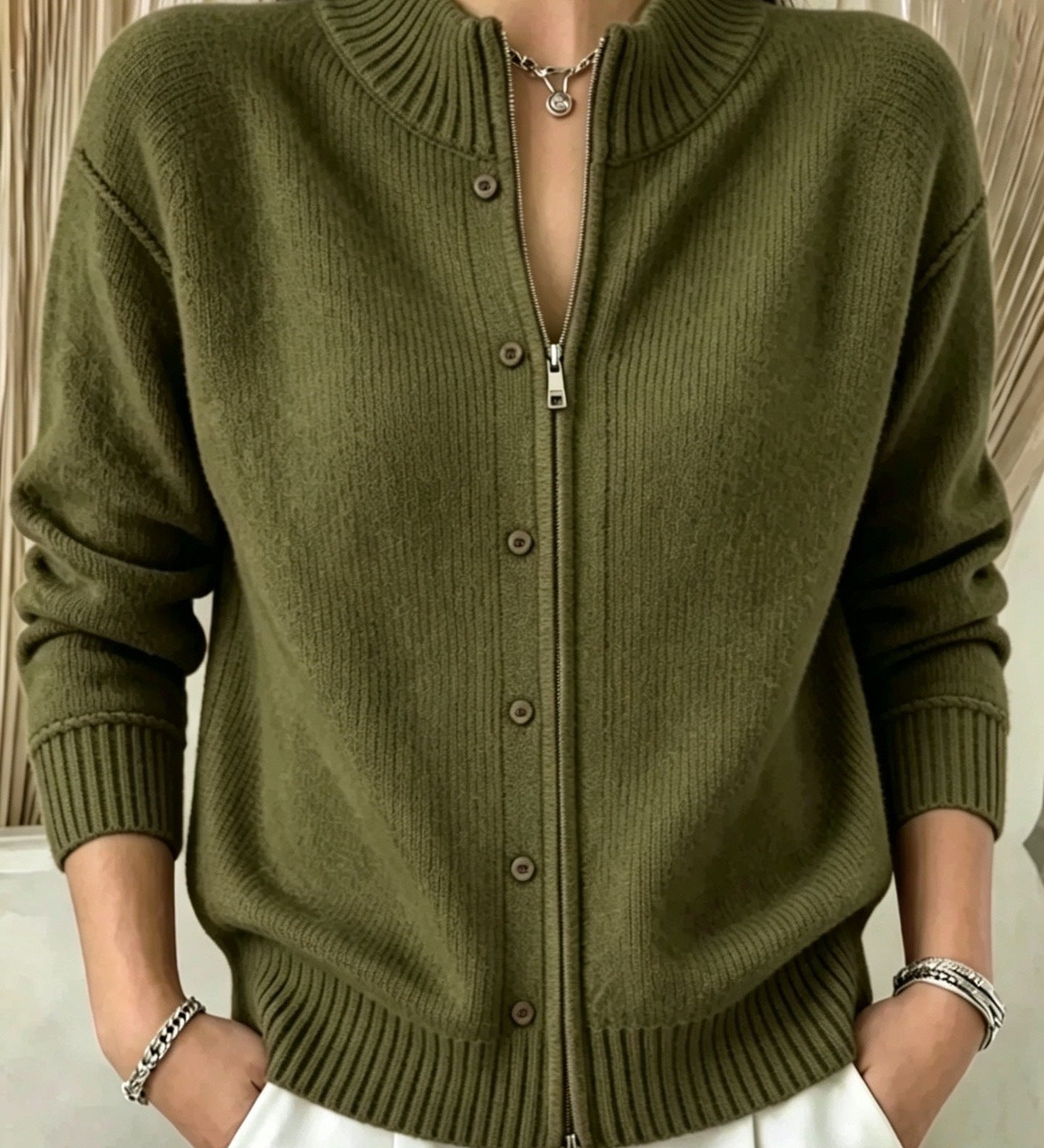 Women's zip-up crew-neck sweater - Soft and practical