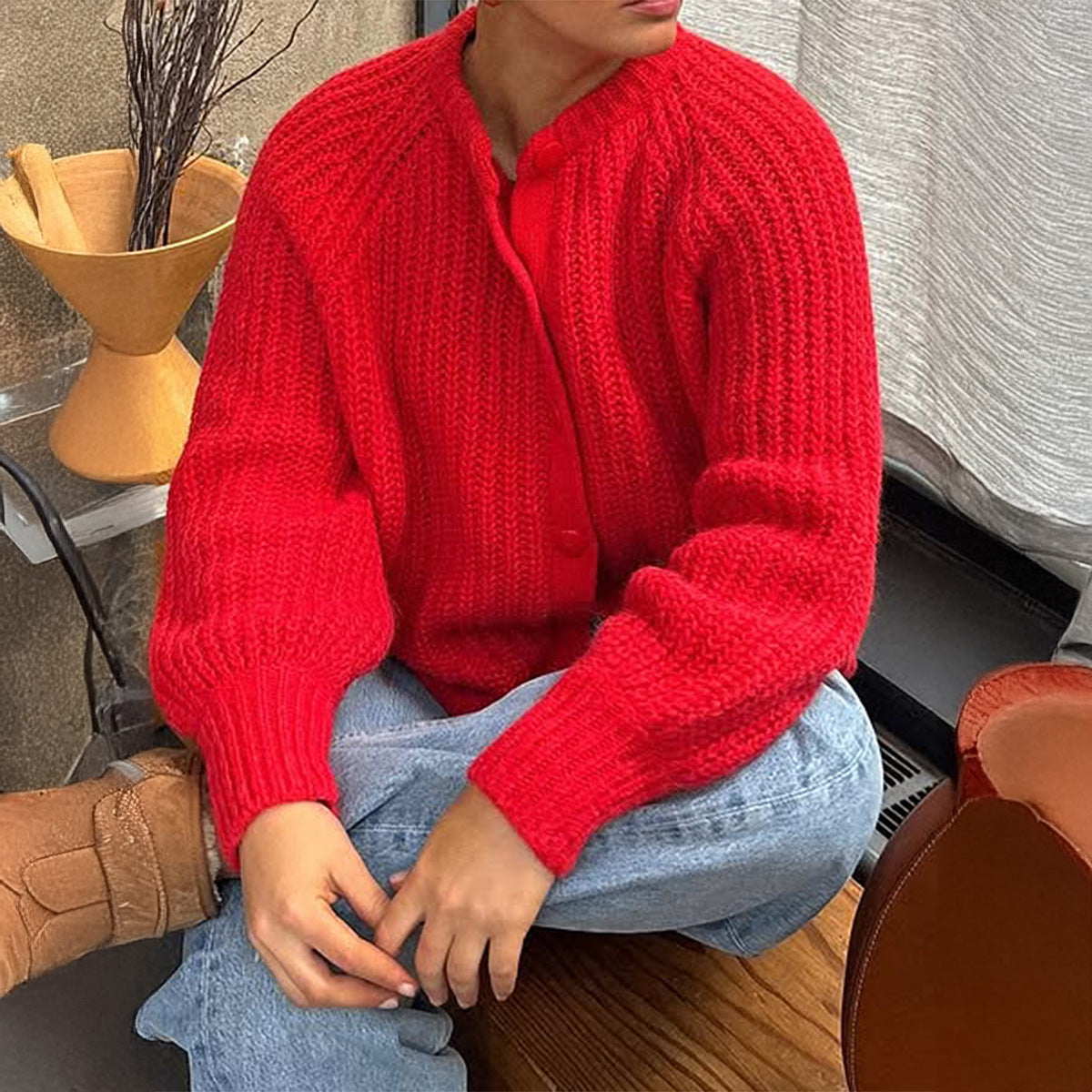 Minimalist Long-Sleeve Button-Up Sweater for Women – A Chic, Casual Knit Top, Ideal for Everyday Wear