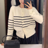 Women's Striped Knit Cardigan with Round Neck – A Comfortable and Casual Style for Everyday Wear