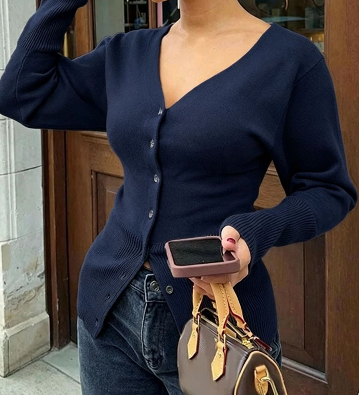 Women's V-neck knitted top - Fitted and soft
