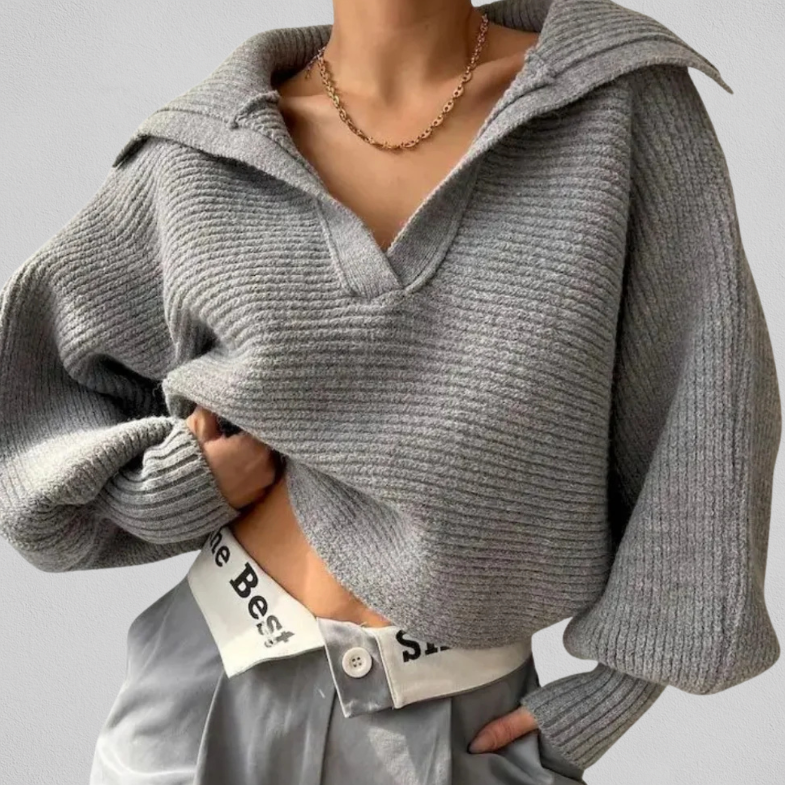 Women's loose-fit V-neck sweater - Soft and easy to wear