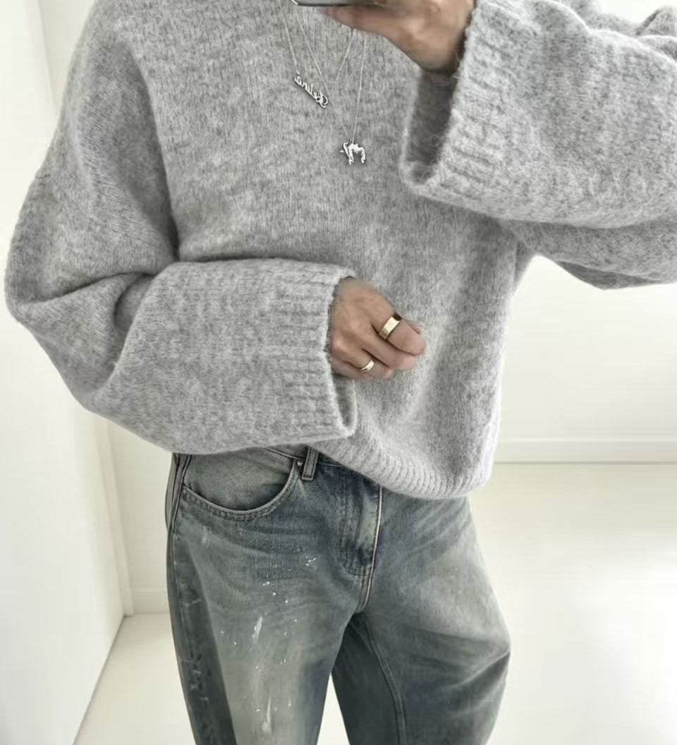Loose-fit women's solid-colour knitted sweater – Soft and easy to wear