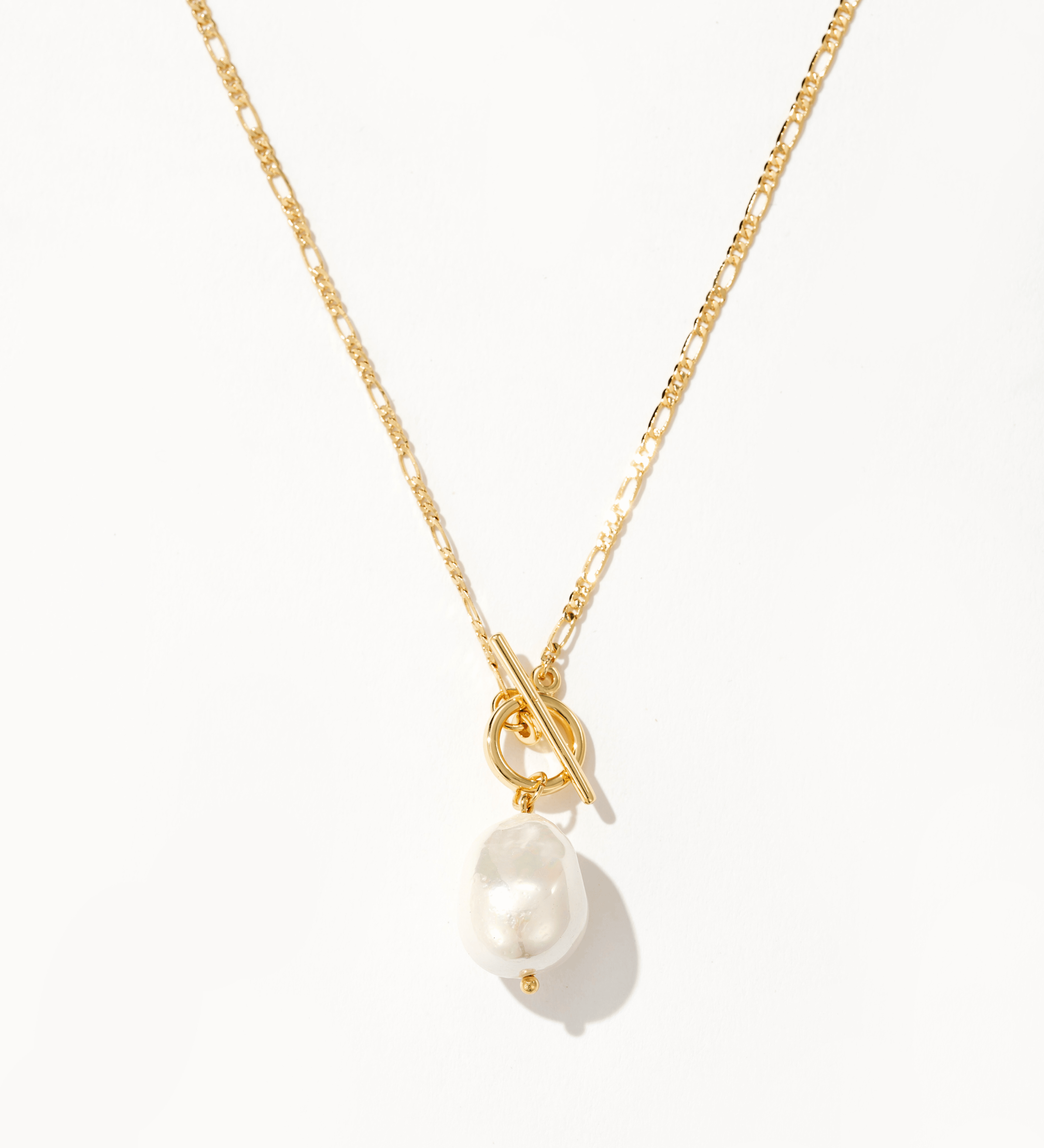 Elegant Necklace with Golden Pearl
