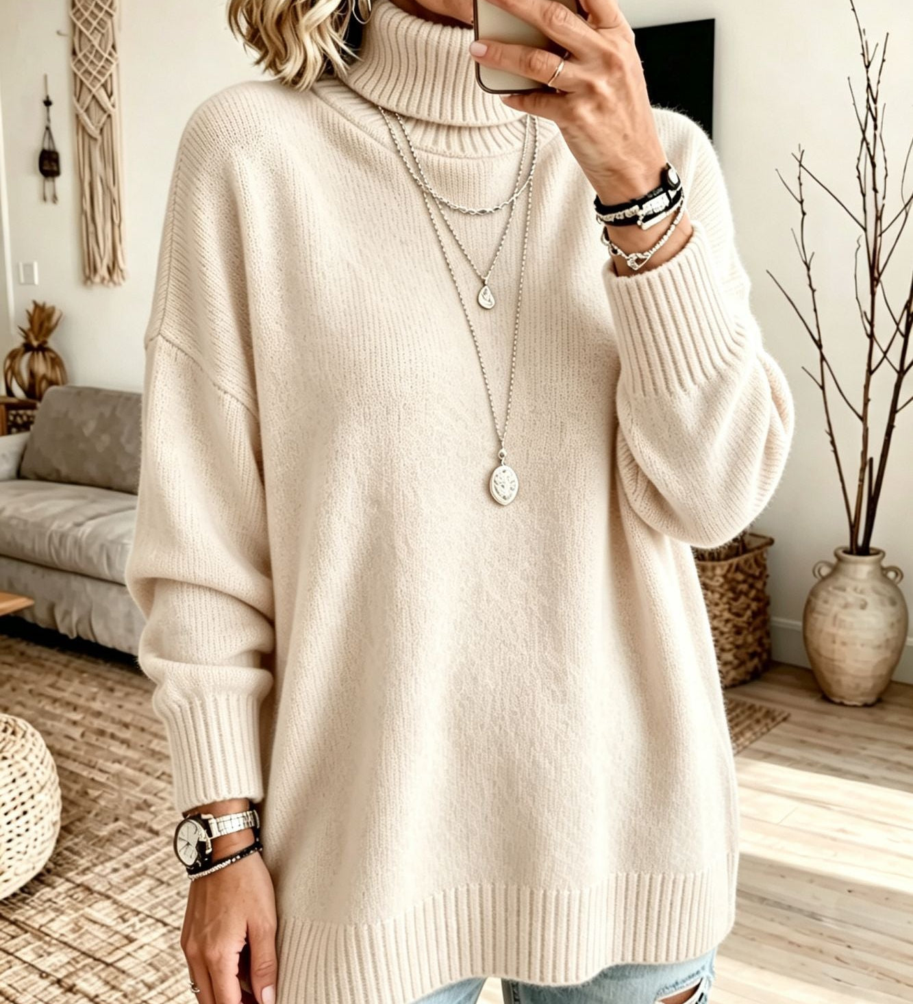 Loose-fitting women's turtleneck jumper - Warm and easy to wear