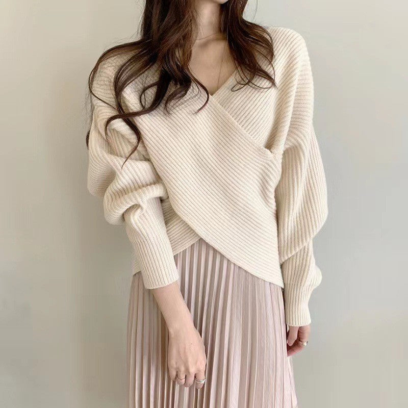 Women's wrap V-neck sweater with open shoulders - Soft and modern
