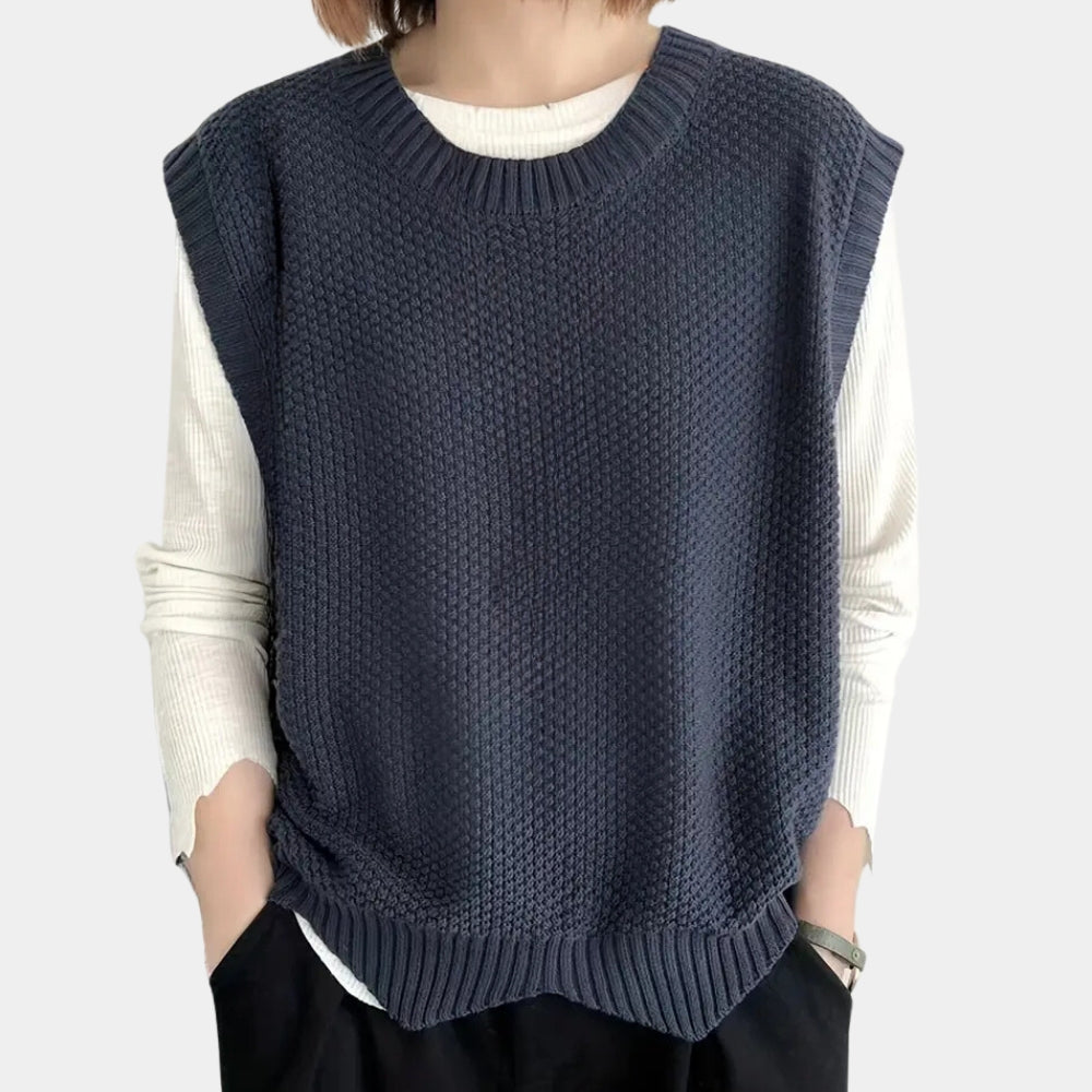 Women's sleeveless jumper with a round neck - Simple and versatile