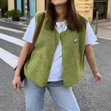 Buttoned sleeveless vest in lambswool for women – Soft, comfortable, and versatile