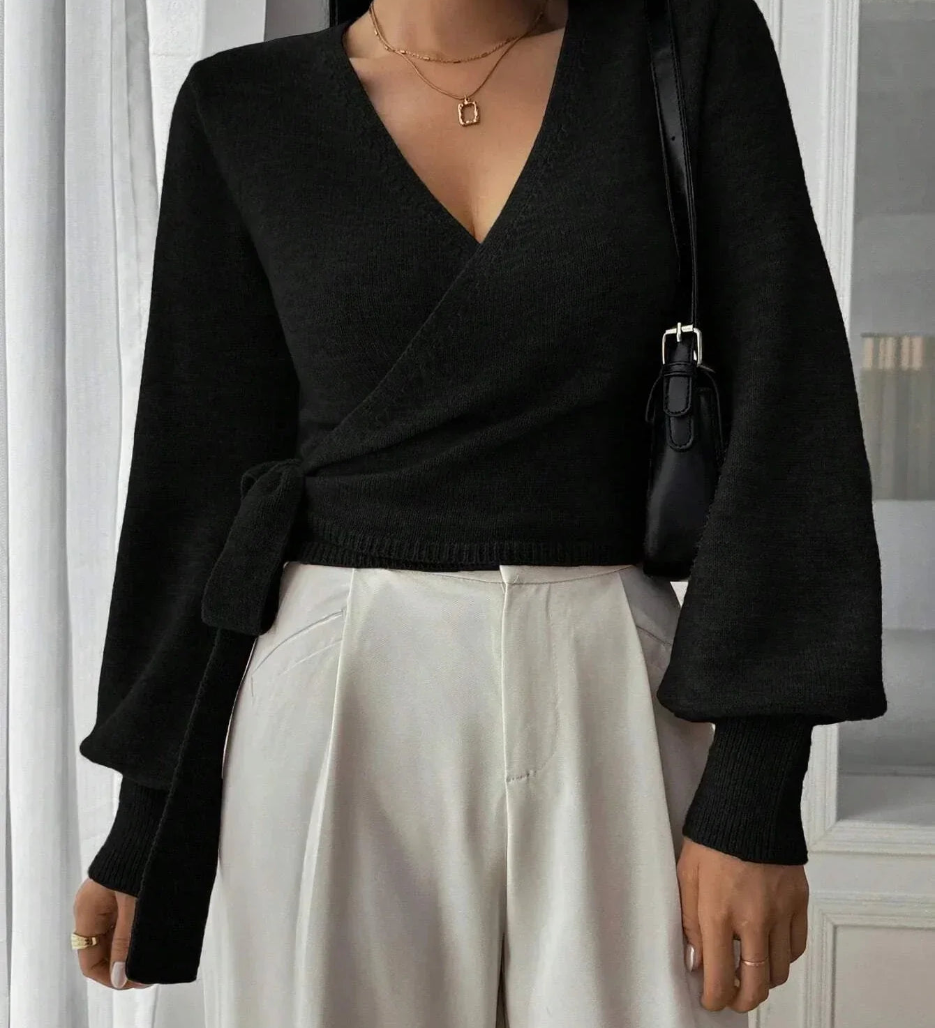 Elegant women's crossover sweater – Chic, modern style with puff sleeves