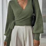 Elegant women's crossover sweater – Chic, modern style with puff sleeves